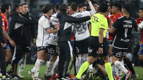 Actualización de informe arbitral afecta a jugador de Colo Colo. (Foto: Jonnathan Oyarzún/Photosport)
