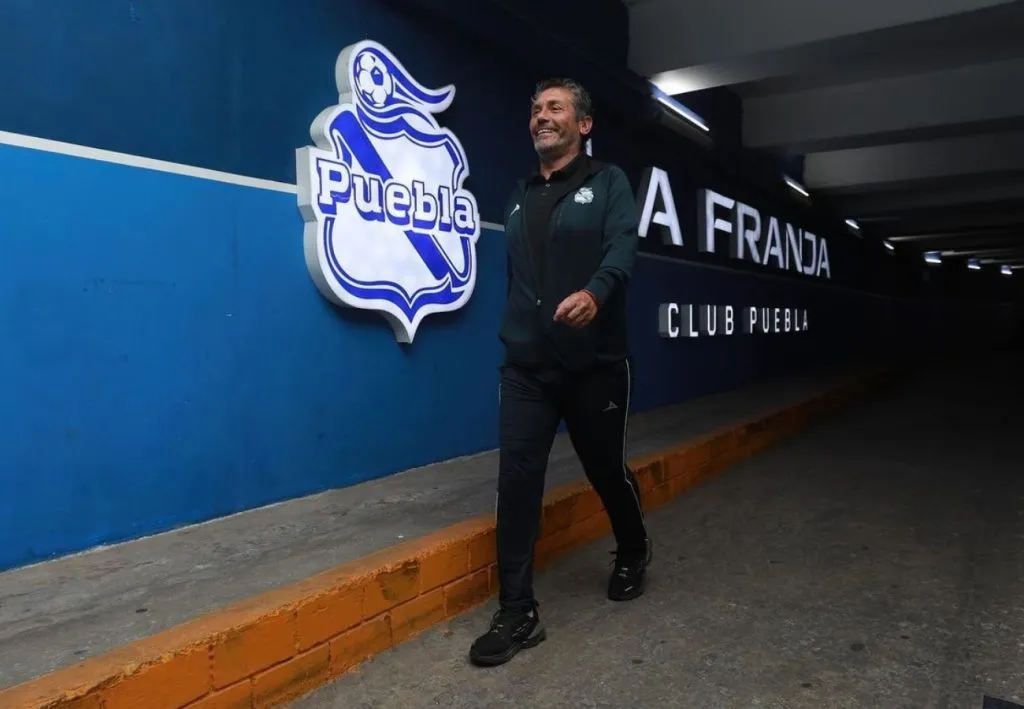 Carlos Búfalo Poblete es ídolo del Puebla y también ejerció como director de desarrollo deportivo del club. (Foto: Instagram)