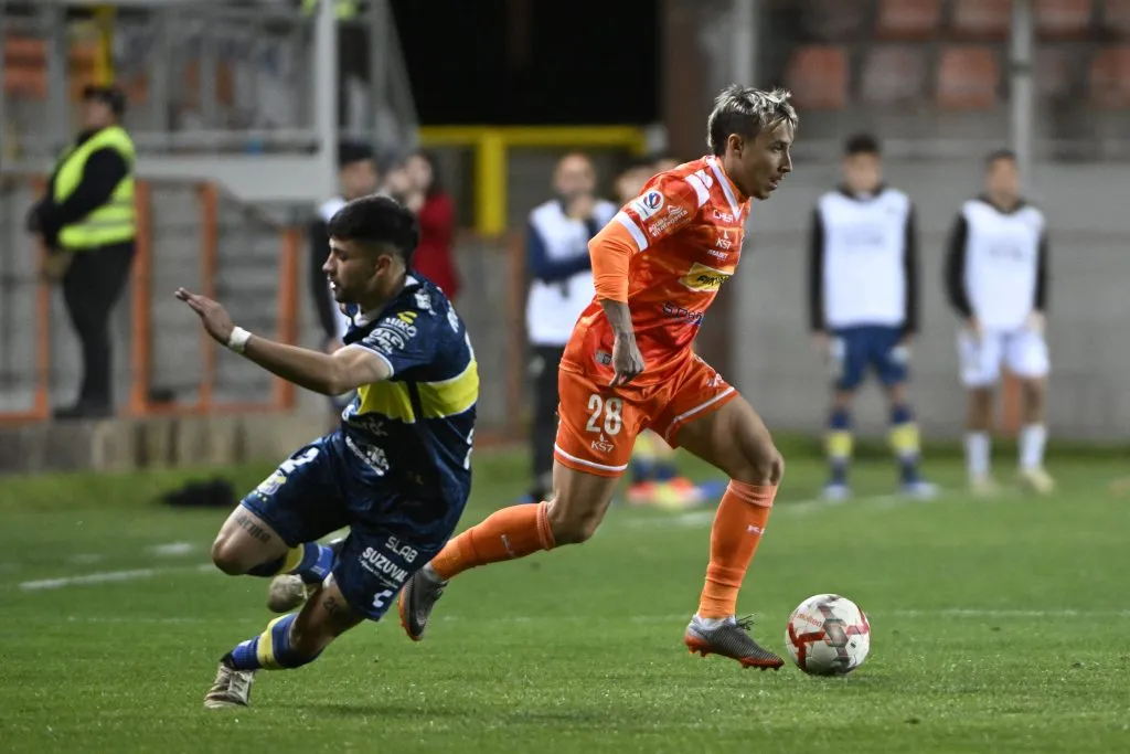 Arancibia estaría cada vez más cerca de ser el tercer refuerzo de la UC | FOTO: Pedro Tapia/Photosport