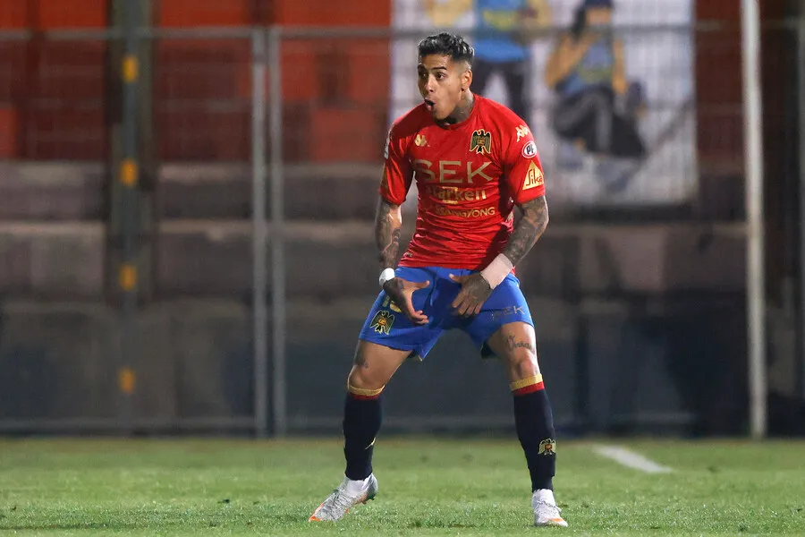 Piñeiro rechazó a la UC. | Foto: Photosport