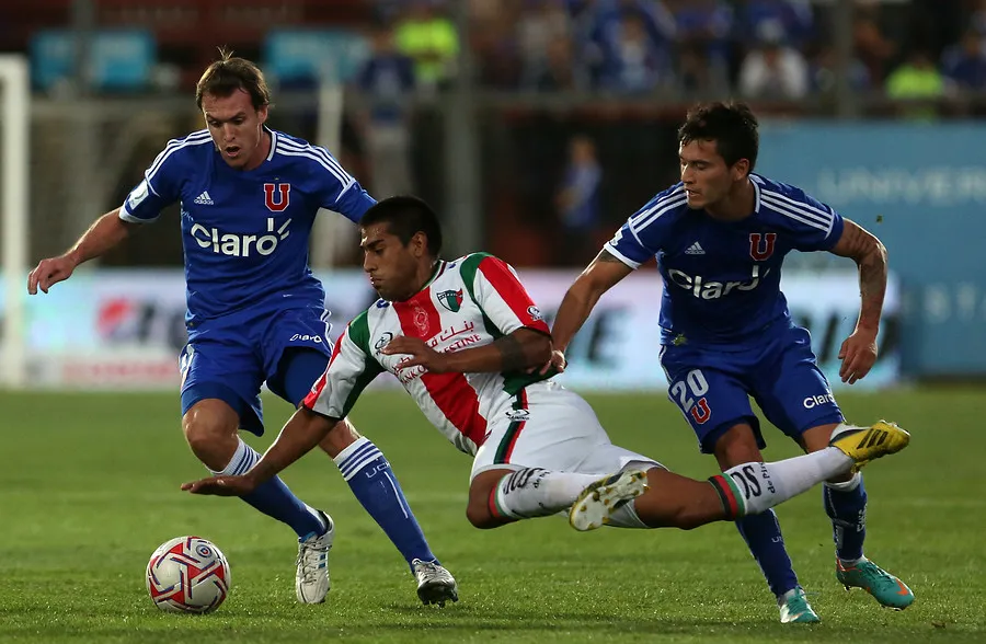 Charles con la camiseta de la U en 2013. | Foto: Photosport
