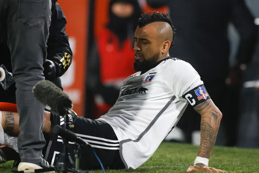 Vidal podría estar 5 semanas alejado de las canchas. | Foto: Photosport