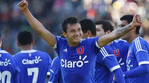 Universidad de Chile lucha por conseguir el retorno de Charles Aránguiz.