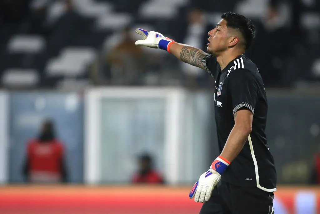 Brayan Cortés fue expulsado en Colo Colo tras agredir a Sebastián Leyton. Arriesga dura sanción.