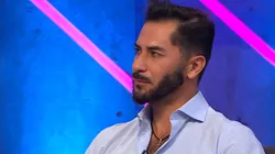 Johnny Herrera considera que es penalcito de Felipe Masrri a Carlos Palacios. (Foto: TNT Sports)