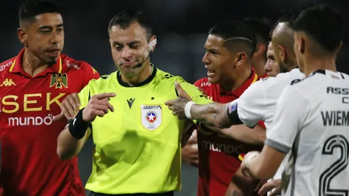 El arbitraje entre Colo Colo y Unión Española generó una gran polémica.