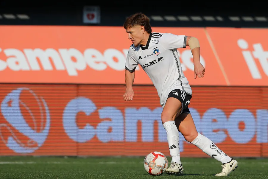 Inostroza ve a Gil como clave para el segundo semestre albo. | Foto: Photosport