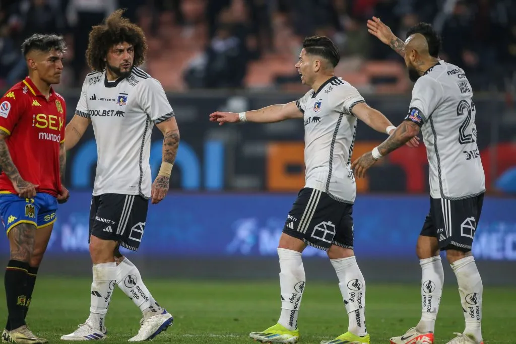 Maximiliano Falcón y Arturo Vidal tuvieron un encontrón. (Foto: Photosport)
