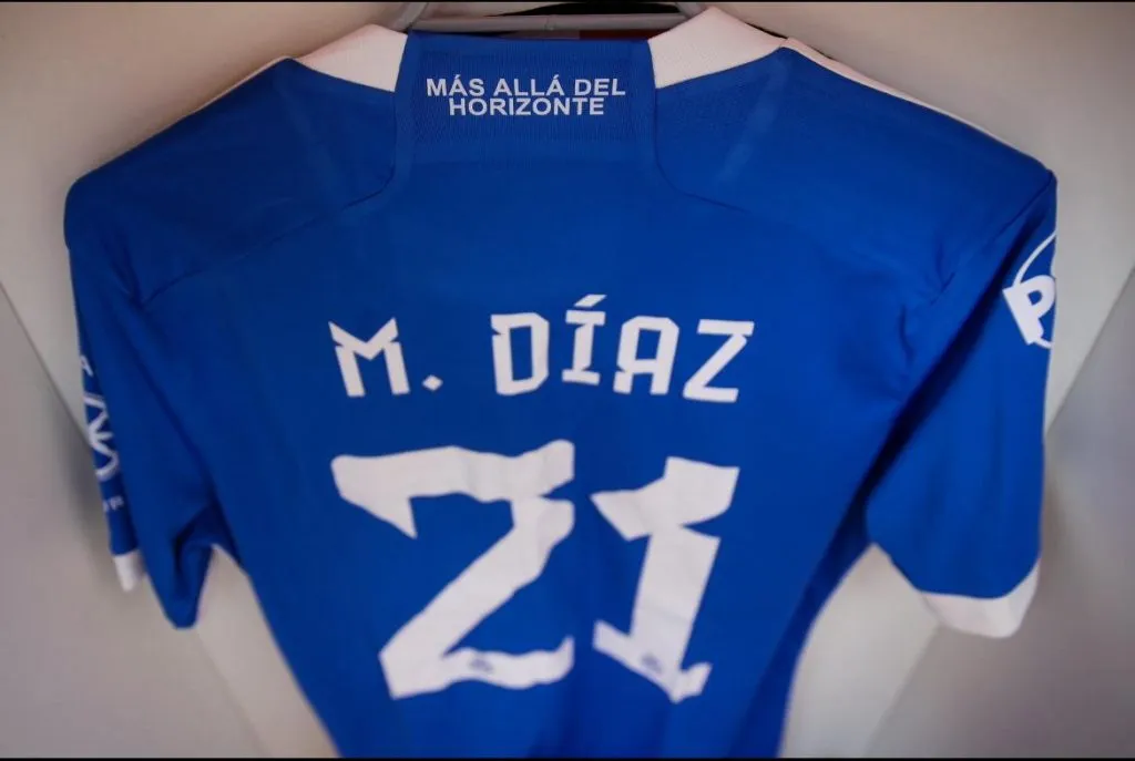 Así será la camiseta ahora en más, de Marcelo Díaz (Prensa UCH)