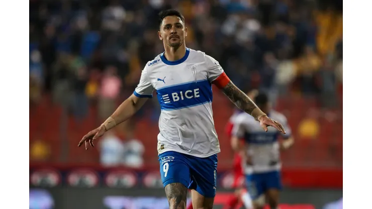 Fernando Zampedri anotó un doblete en el triunfo de la UC sobre La Calera. (Foto: Jonnathan Oyarzún/Photosport)