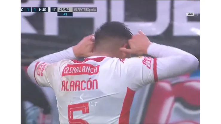 Williams Alarcón anotó el 1-1 para Huracán en el clásico ante San Lorenzo. (Foto: Captura)