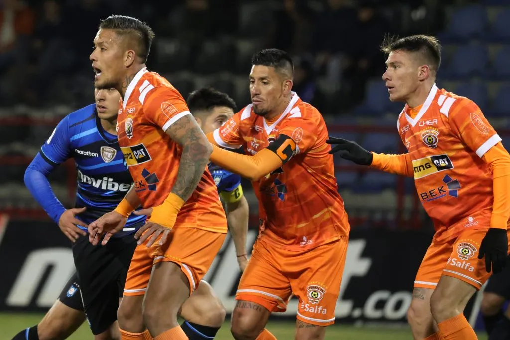 Javier Parraguez se siente perjudicado con el arbitraje. (Foto: Photosport)