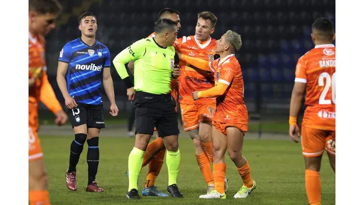 A Cobreloa le anulan un gol y termina con dos expulsados. (Foto: Photosport)