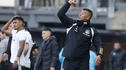 Jorge Almirón debe estar atento a los minutos Sub 21 en Colo Colo. (Foto: Dragomir Yankovic/Photosport)