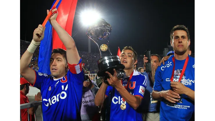 Matías Rodríguez se tatúa la Copa Sudamericana 2011.