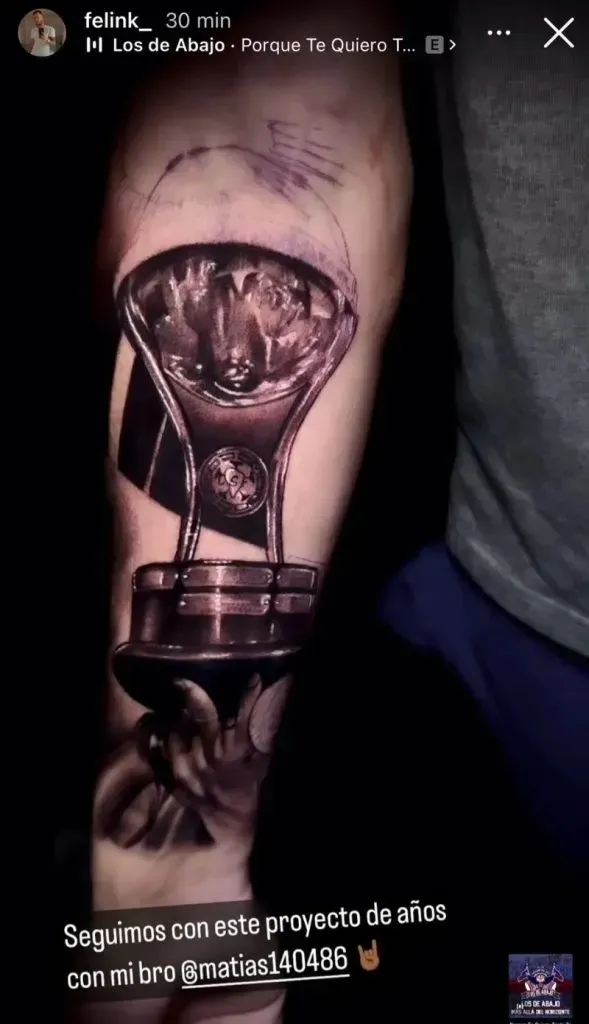 Matías Rodríguez se tatuó el trofeo internacional obtenido con Universidad de Chile.