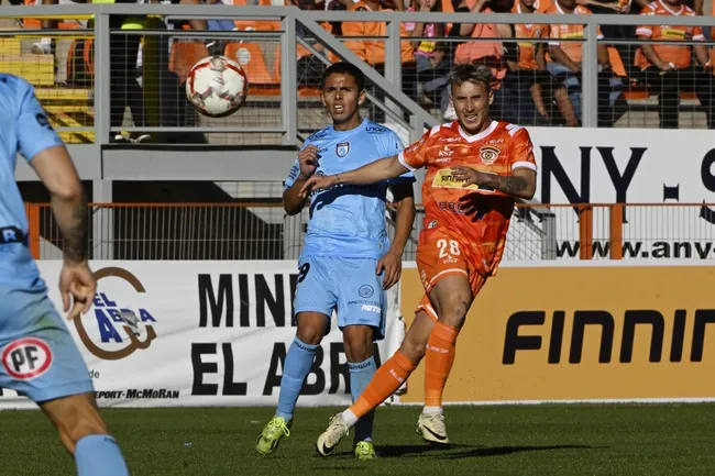 Arancibia defendiendo la camiseta de Cobreloa | FOTO: Pedro Tapia/Photosport