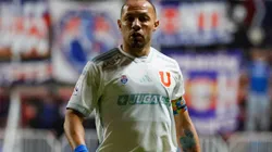 El mediocampista de la U muestra su nueva faceta al mundo.