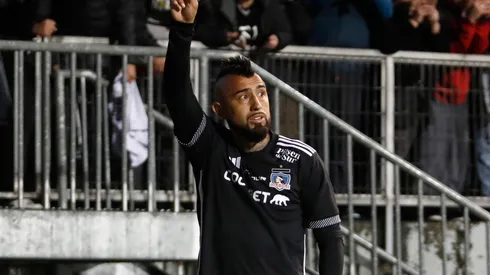 Arturo Vidal se robó todas las miradas en la visita de Colo Colo a Puerto Montt. (Foto: Photosport)