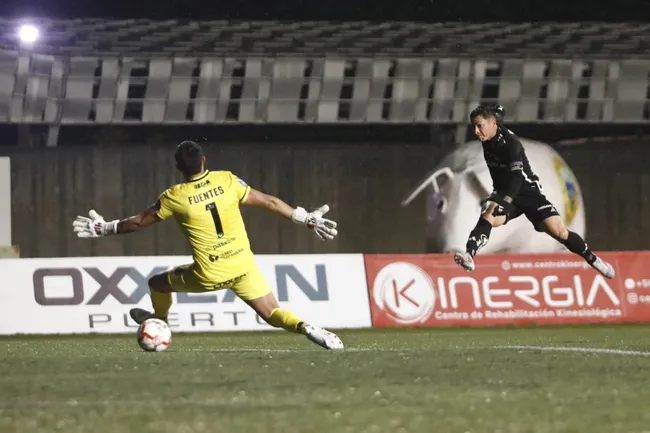 Cristián Zavala fue el autor del gol de Colo Colo en el triunfo por 1-0 en Puerto Montt. (Foto: Nicolás Klein/Photosport)
