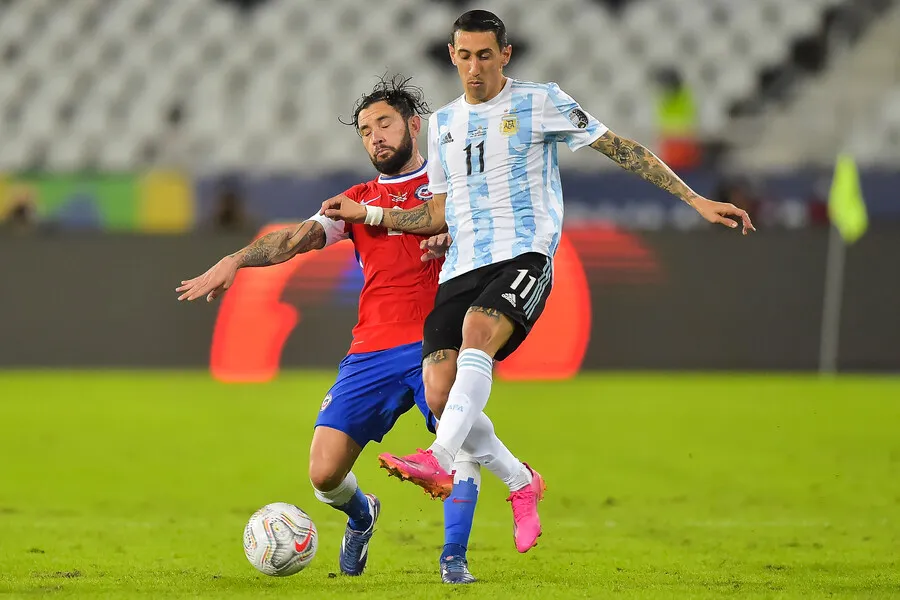 Di María enfrentó varias veces a La Roja. | Foto: Photosport