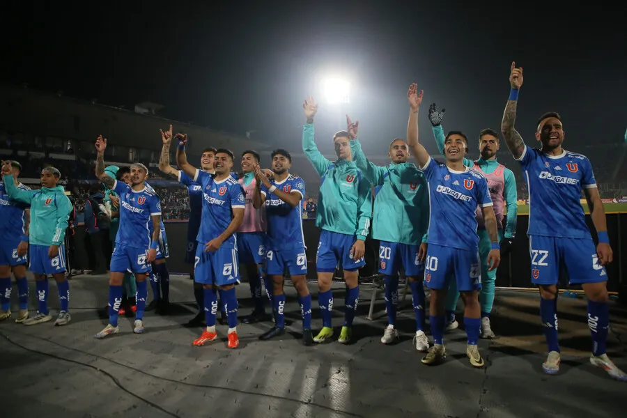 La U avanzó en Copa Chile, pero Vásquez se lesionó. | Foto: Photosport