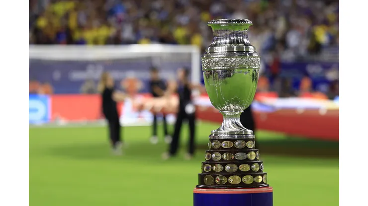 Claudio Borghi critica la realización de la Copa América en otro territorio.