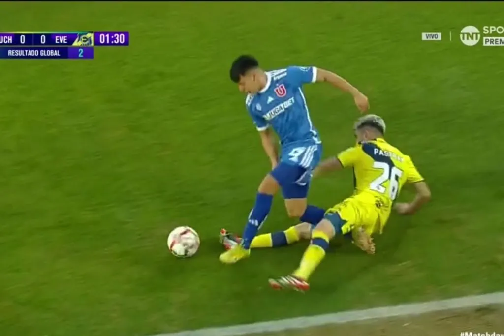 La grosera parada que recibió Vásquez ante Everton (Captura)