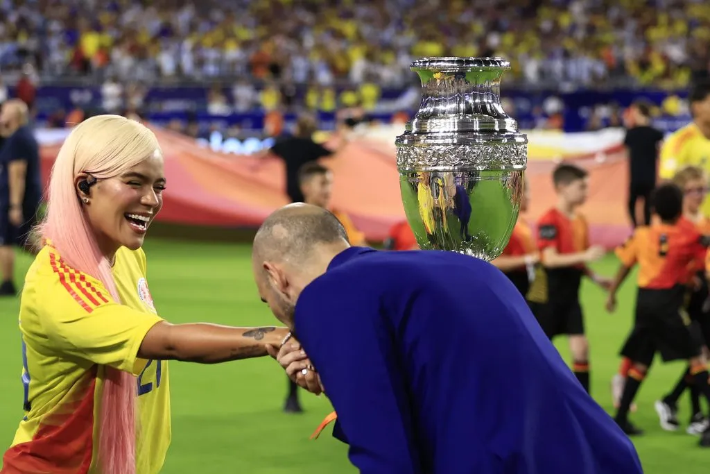 Karol G y Abel Pintos en la final de la Copa América 2024. (Foto: Buda Mendes/Getty Images)