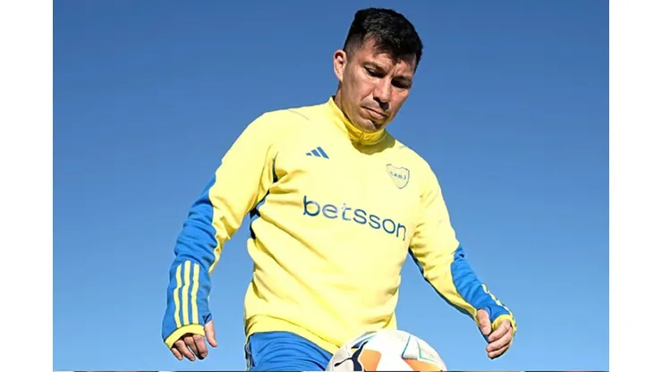 Gary Medel recibió un fuerte apoyo de los hinchas de Boca por el deceso de su madre, Marisol Soto