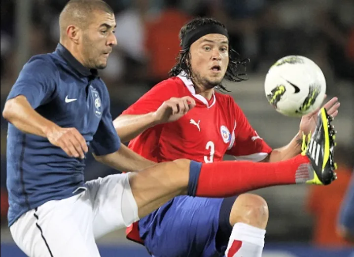 Ponce junto a Benzema en el amistoso de La Roja ante Francia | FOTO: Archivo