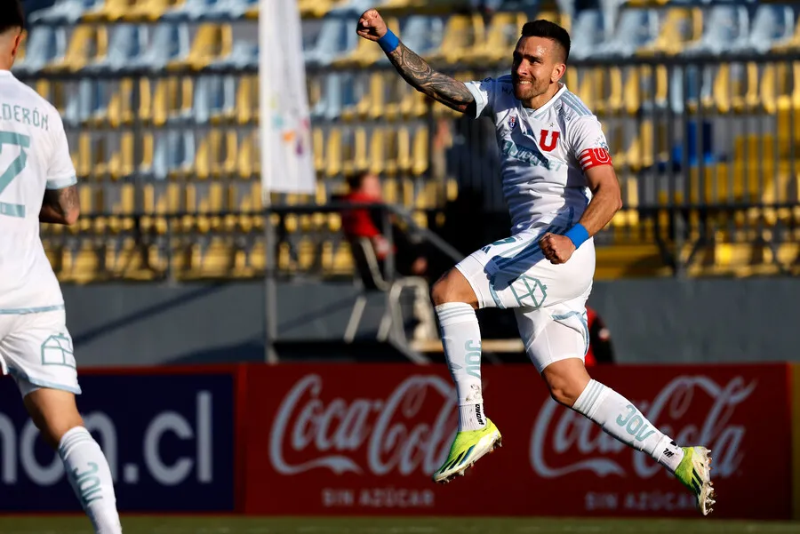 El gol de Zaldivia cambió el semblante de los azules (Photosport)