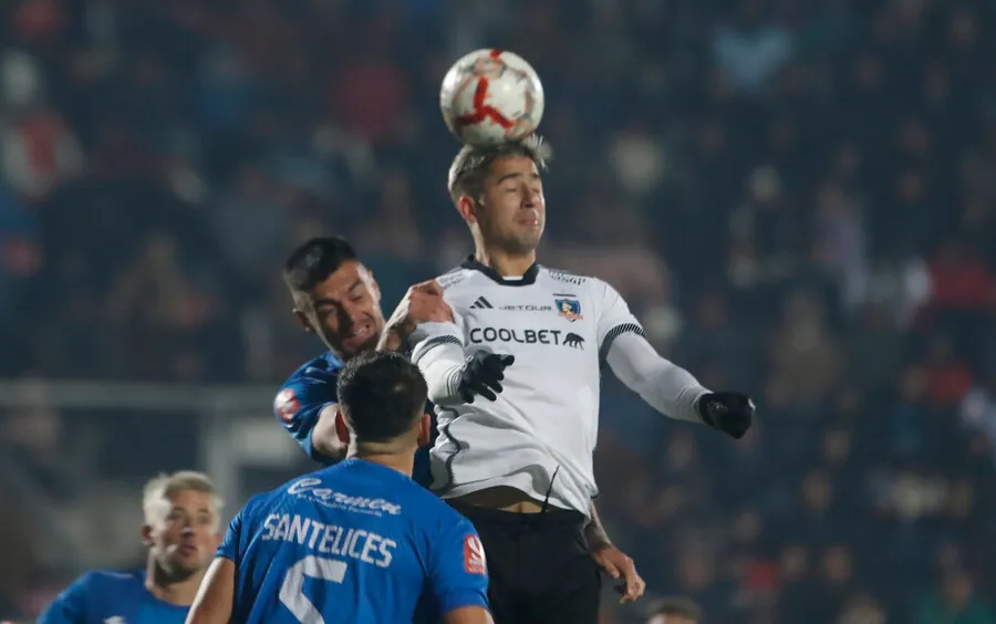 Jara postula a Paiva con Correa juntos en ataque. | Foto: Photosport