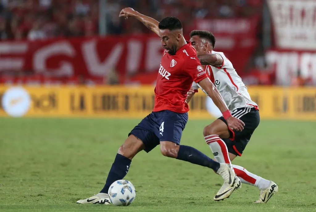 Mauricio Isla no continuará en Independiente para el segundo semestre. (Foto: Daniel Jayo/Getty Images)
