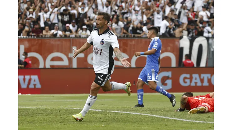 Gabriel Costa cruza la vereda y da un golpe al mercado de invierno. (Foto: Marcelo Hernández/Photosport)