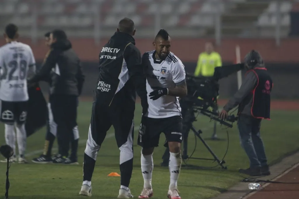 Arturo Vidal no podrá faltar en la visita de Colo Colo a Puerto Montt. (Foto: José Robles/Photosport)