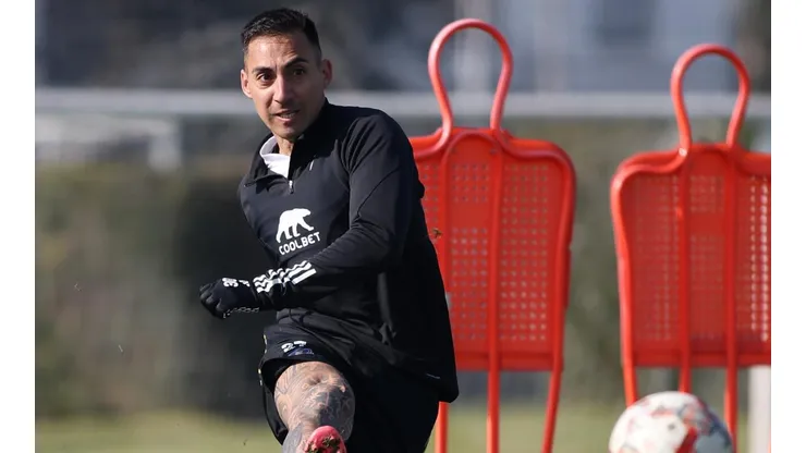 Javier Correa sufrió una lesión que lo mantendrá al menos 10 días fuera de las canchas (Foto: Colo Colo)