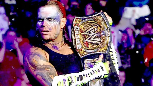 Jeff Hardy se calzó la camiseta de Colo Colo.