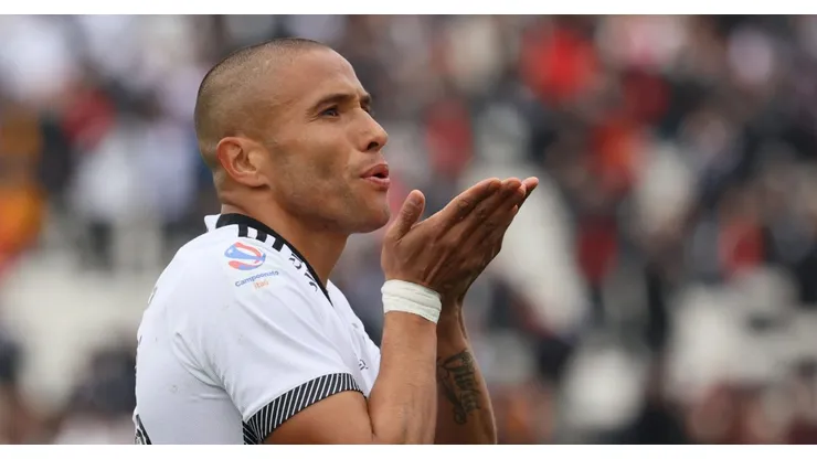 Leandro Benegas podría estar viviendo sus últimos días en Colo Colo.