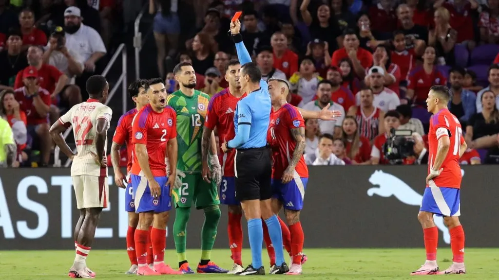 La expulsión a Suazo en el partido frente a Canadá (Getty Images)