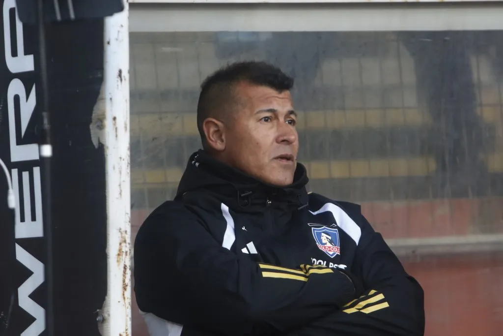 Almirón tiene a varios candidatos para el puesto de lateral derecho | FOTO: Jose Robles/Photosport