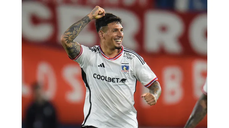 Alan Saldivia será el lateral derecho albo ante Santa Cruz. (Foto: Photosport)