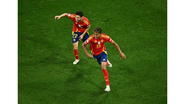 Lamine Yamal se convirtió en el jugador más joven en hacer un gol en las Eurocopa. (Foto: Dan Mullan/Getty Images)