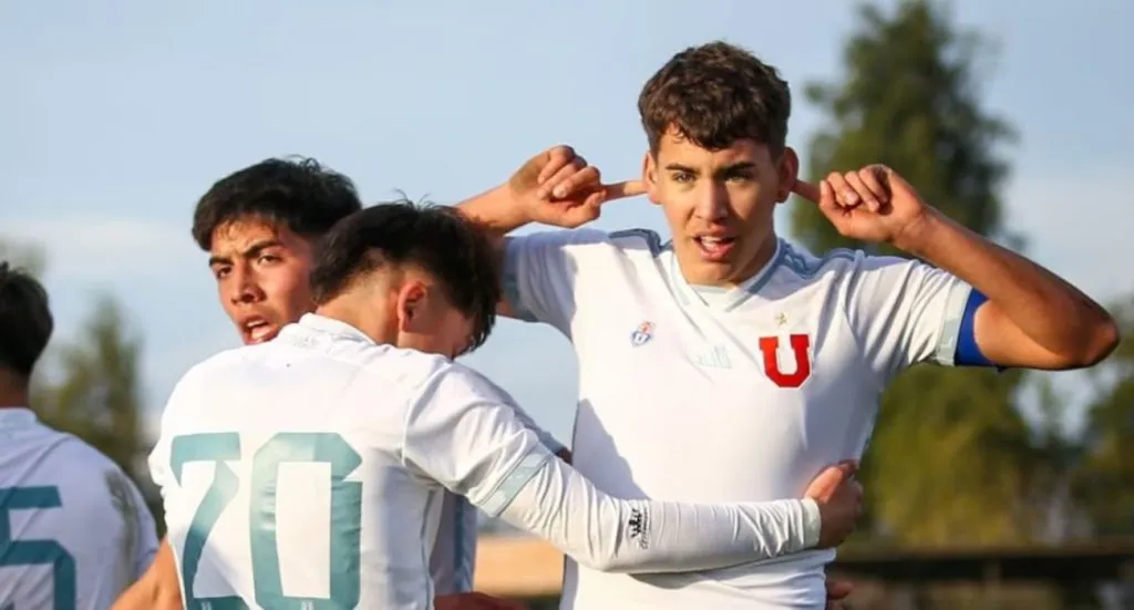 Torres celebrando uno de los tantos goles que ha convertido en la Universidad de Chile | FOTO: Instagram