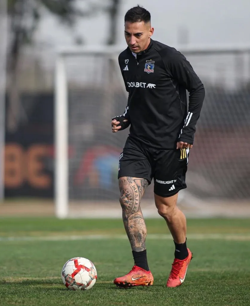 Javier Correa espera por su debut en Colo Colo.