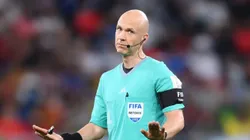 Anthony Taylor fue sancionado por la UEFA