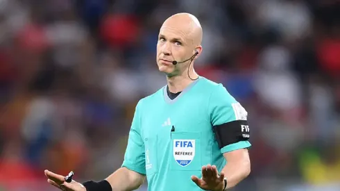 Anthony Taylor fue sancionado por la UEFA