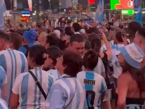 VIDEO| Los troleos de hinchas de La Roja a miles de argentinos en Times Square