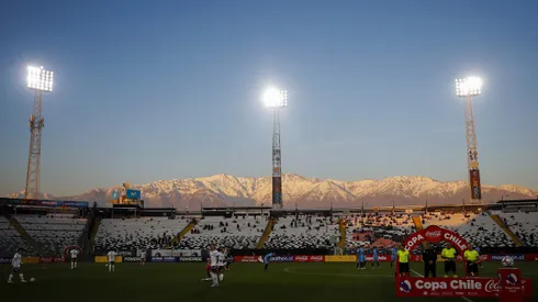 Colo Colo quiere jugar con una gran cantidad de público ante Deportes Santa Cruz. (Foto: Photosport)