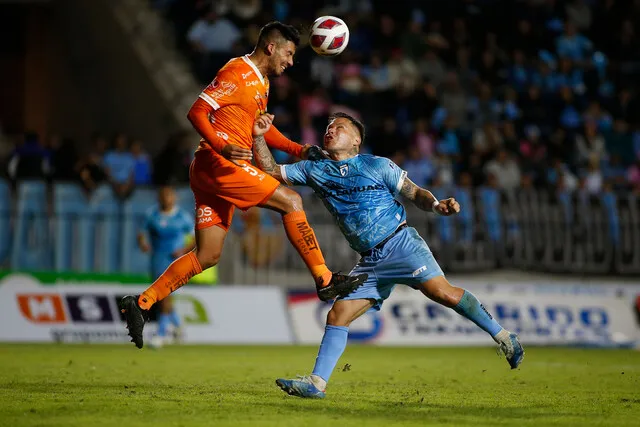 González no quedó conforme con el arbitraje | Foto: Photosport